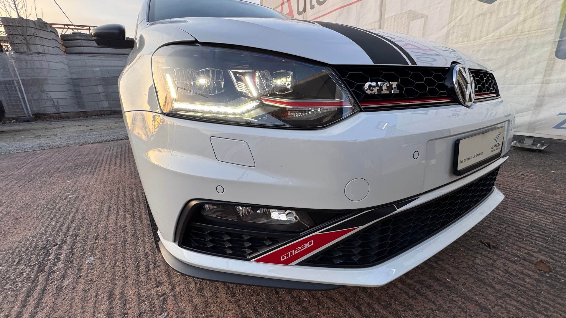 VW Polo 1.8 TSI GTI 230 Edition-image-22