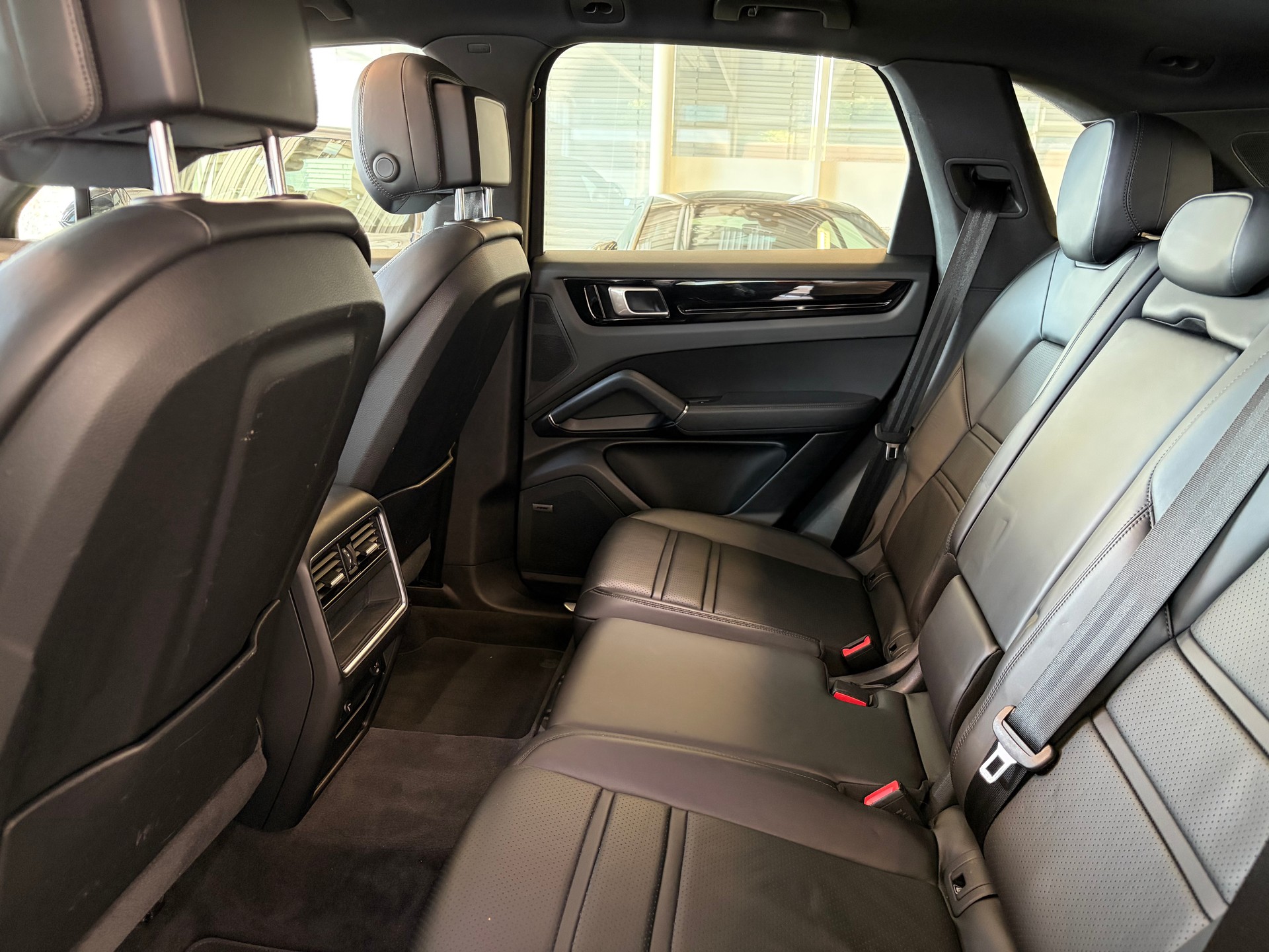 PORSCHE Cayenne E-Hybrid | CH | Swiss | Porsche Approved Garantie 04/2027 | Panorama | 21" RS | Komfortsitze Memory |-image-23