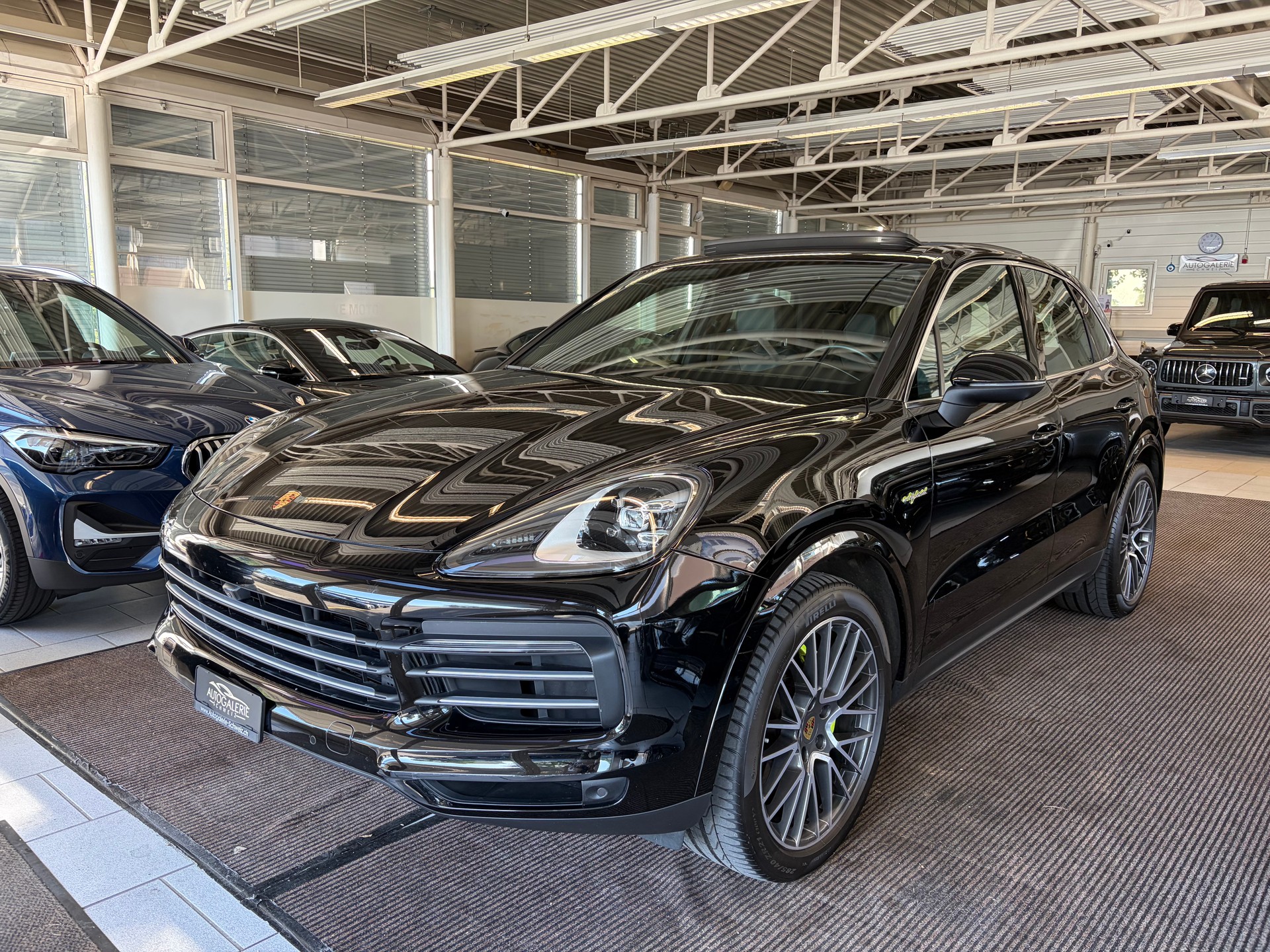 PORSCHE Cayenne E-Hybrid | CH | Swiss | Porsche Approved Garantie 04/2027 | Panorama | 21" RS | Komfortsitze Memory |-image-8