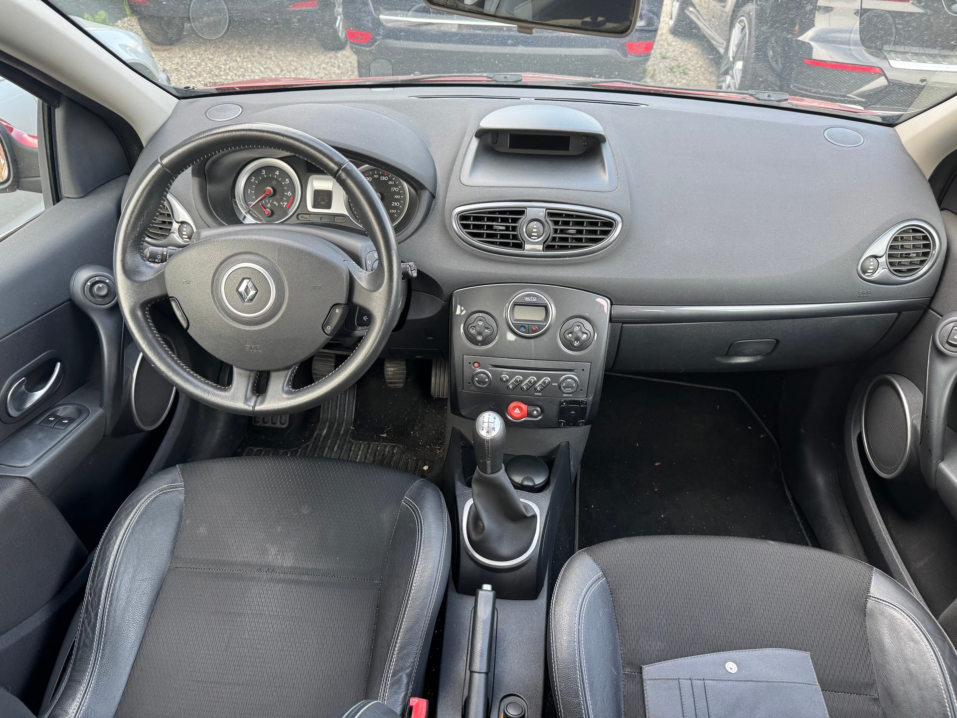 RENAULT Clio 1.6 16V Dynamique-image-13