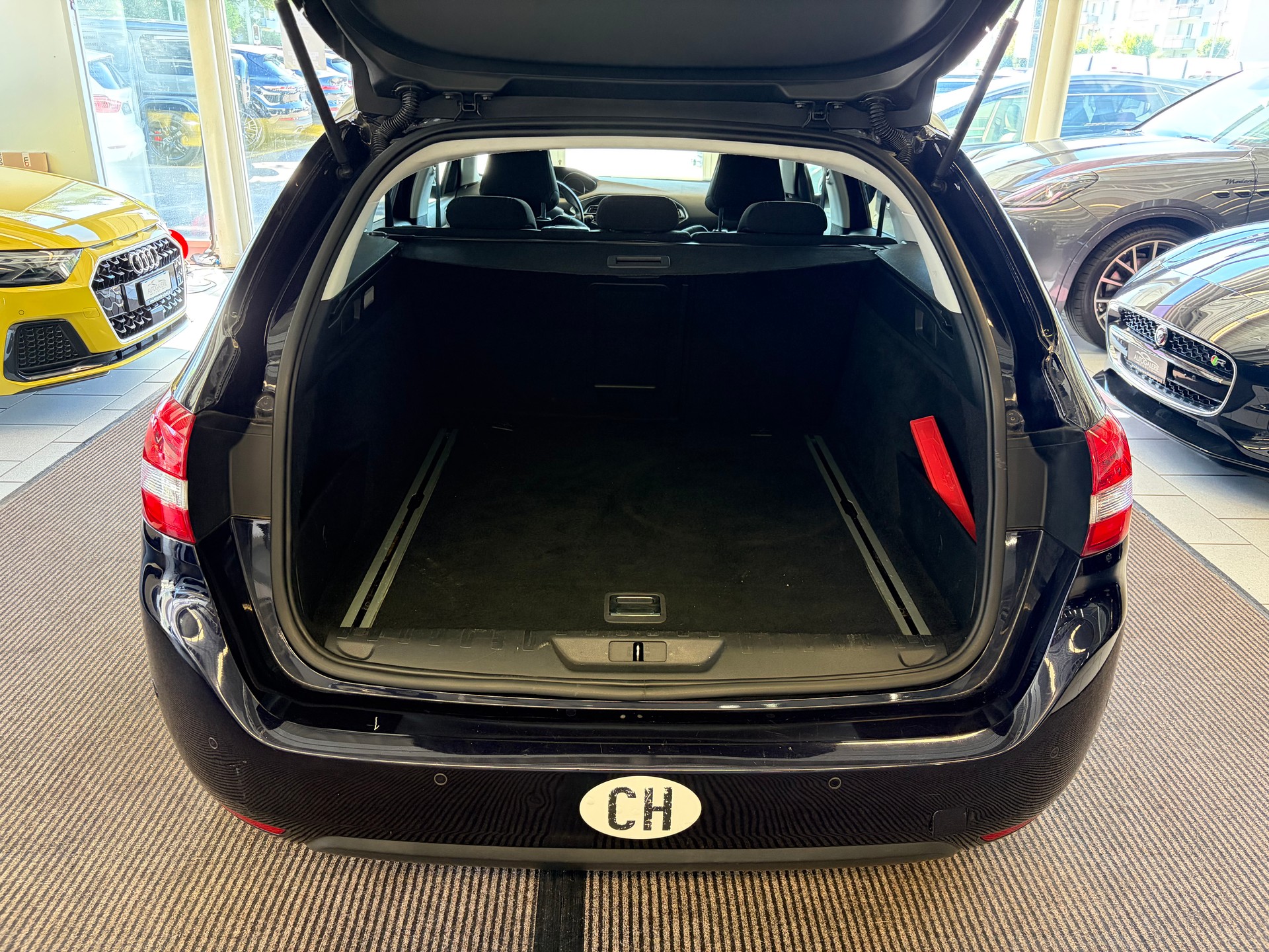 PEUGEOT 308 SW 2.0 BlueHDI Allure Automatic | CH | MFK 05/2025 |-image-22