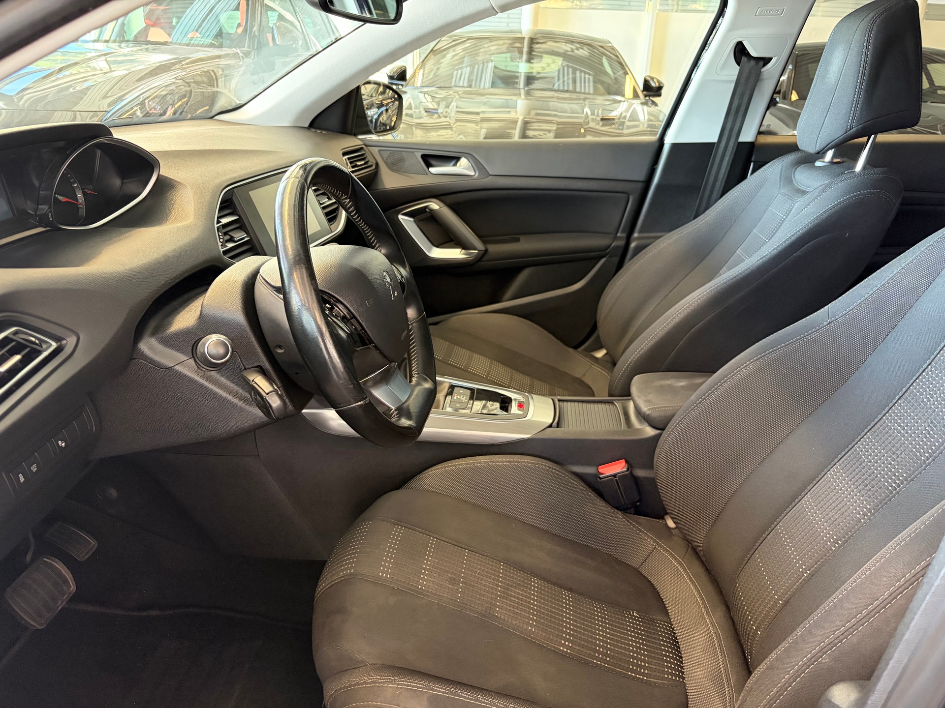 PEUGEOT 308 SW 2.0 BlueHDI Allure Automatic | CH | MFK 05/2025 |-image-11