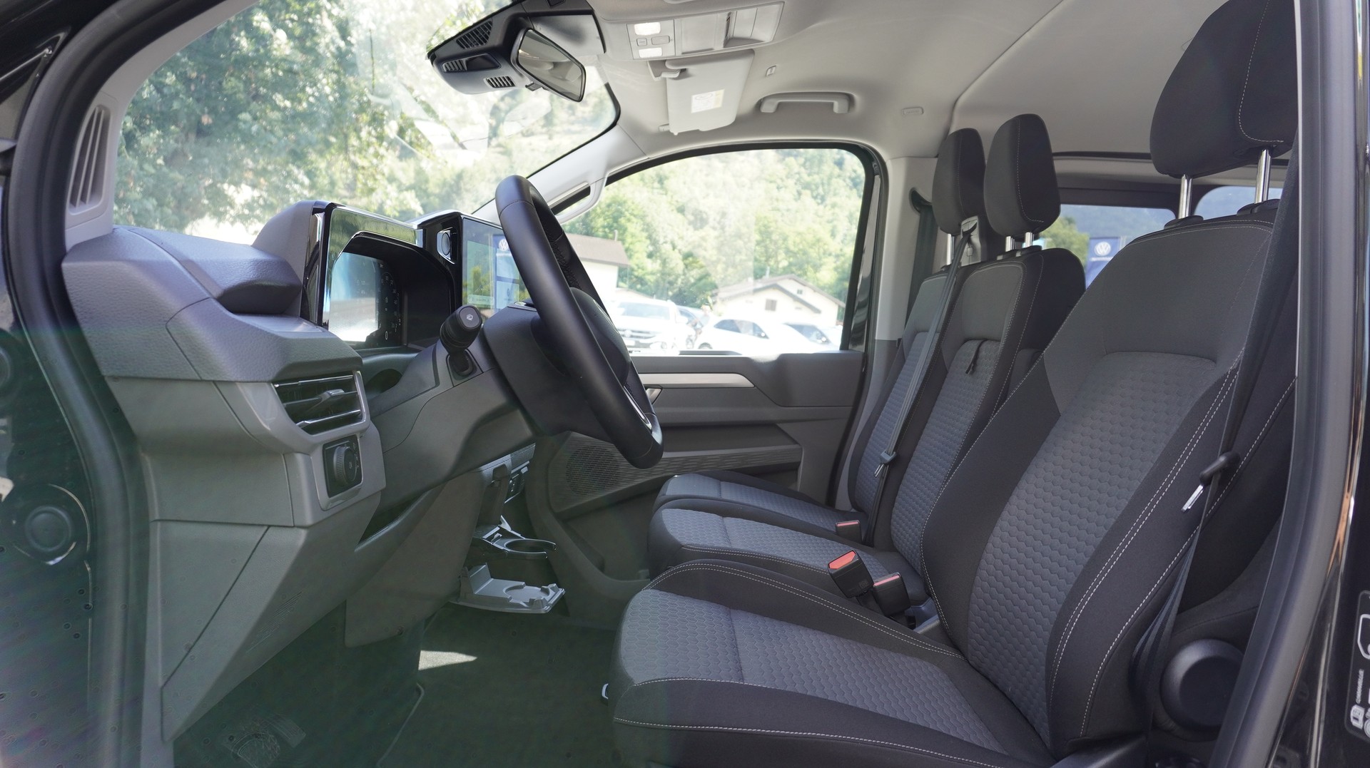 VW Caravelle 2.0 TDI Life LWB 4 Motion Aut 8-showroom-element-3