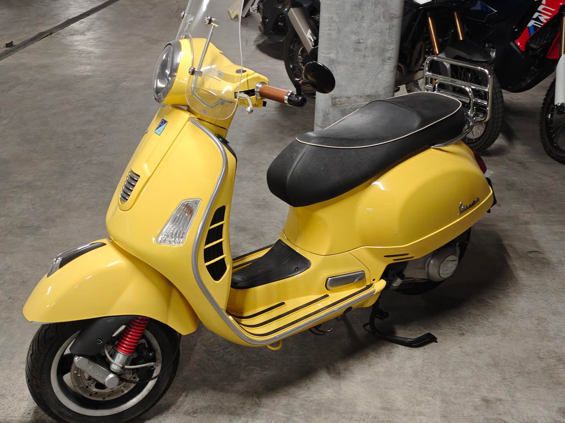 PIAGGIO Vespa GTS Super 300 i.e-image-2