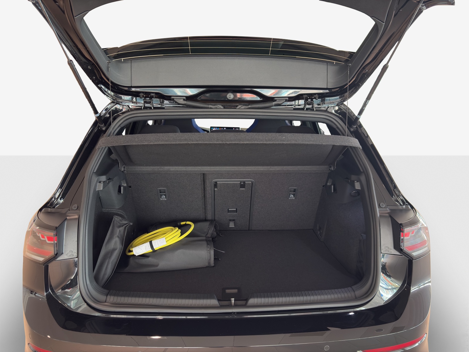 VW Golf 1.5 TSI PHEV GTE-showroom-element-1