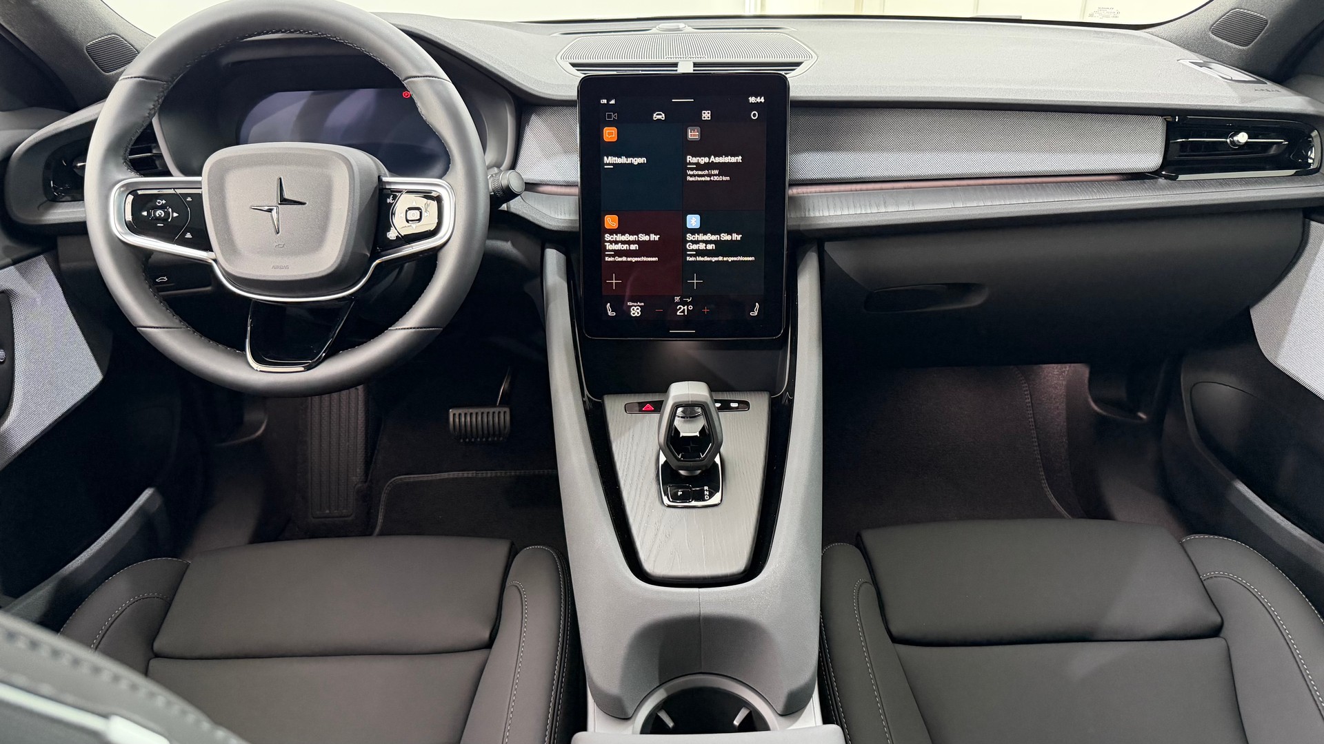 POLESTAR 2 Long Range Dual Motor Perfor-image-4
