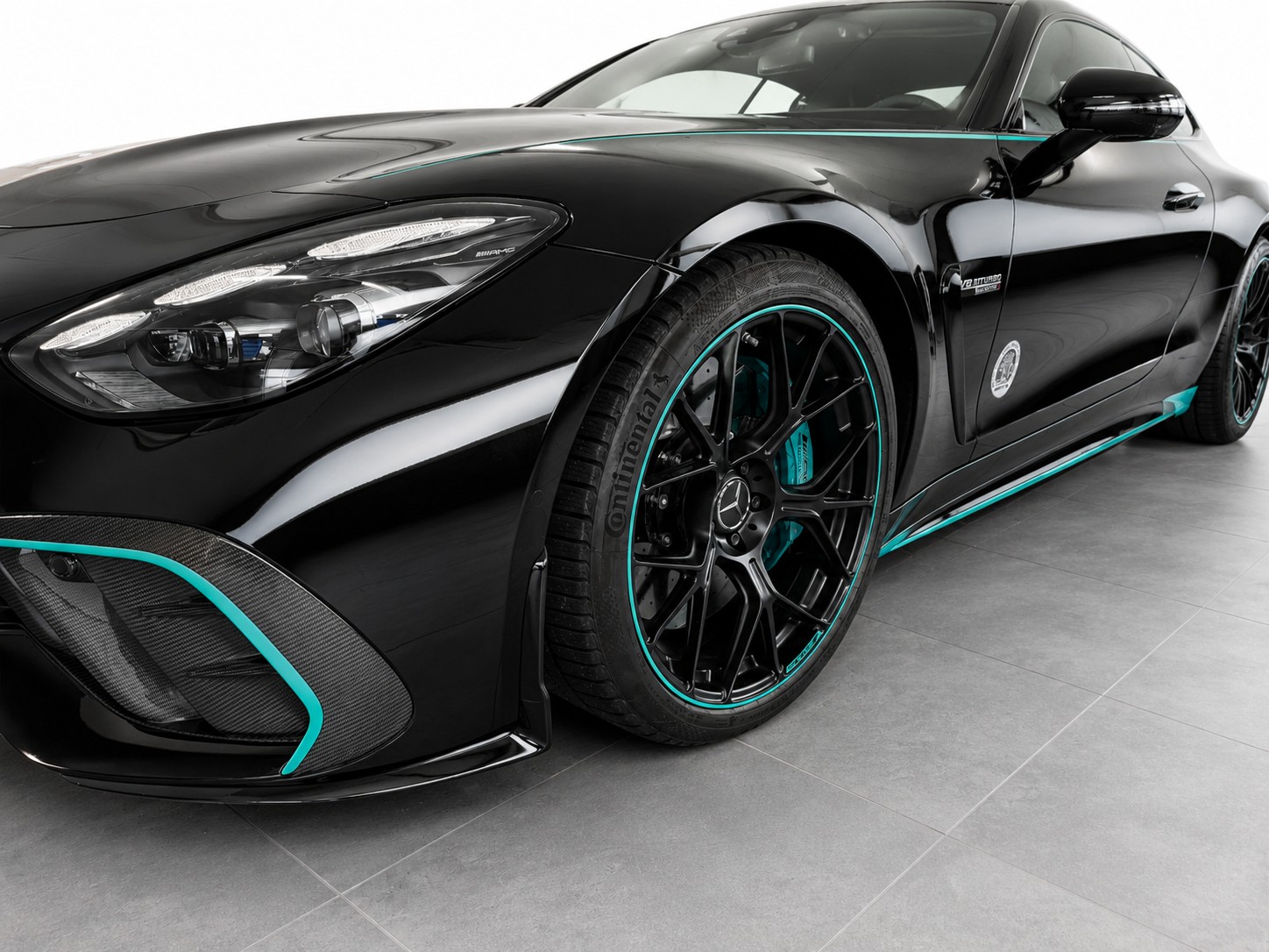 MERCEDES-BENZ Mercedes-AMG GT 63 Pro weltweit nur 200 Einheiten-showroom-element-3