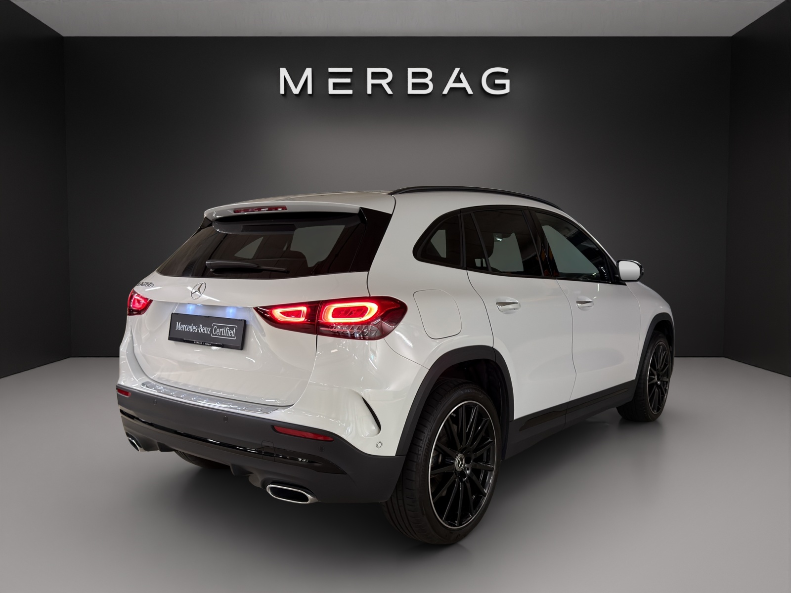 MERCEDES-BENZ GLA 250e AMG Line 8G-DCT-image-6