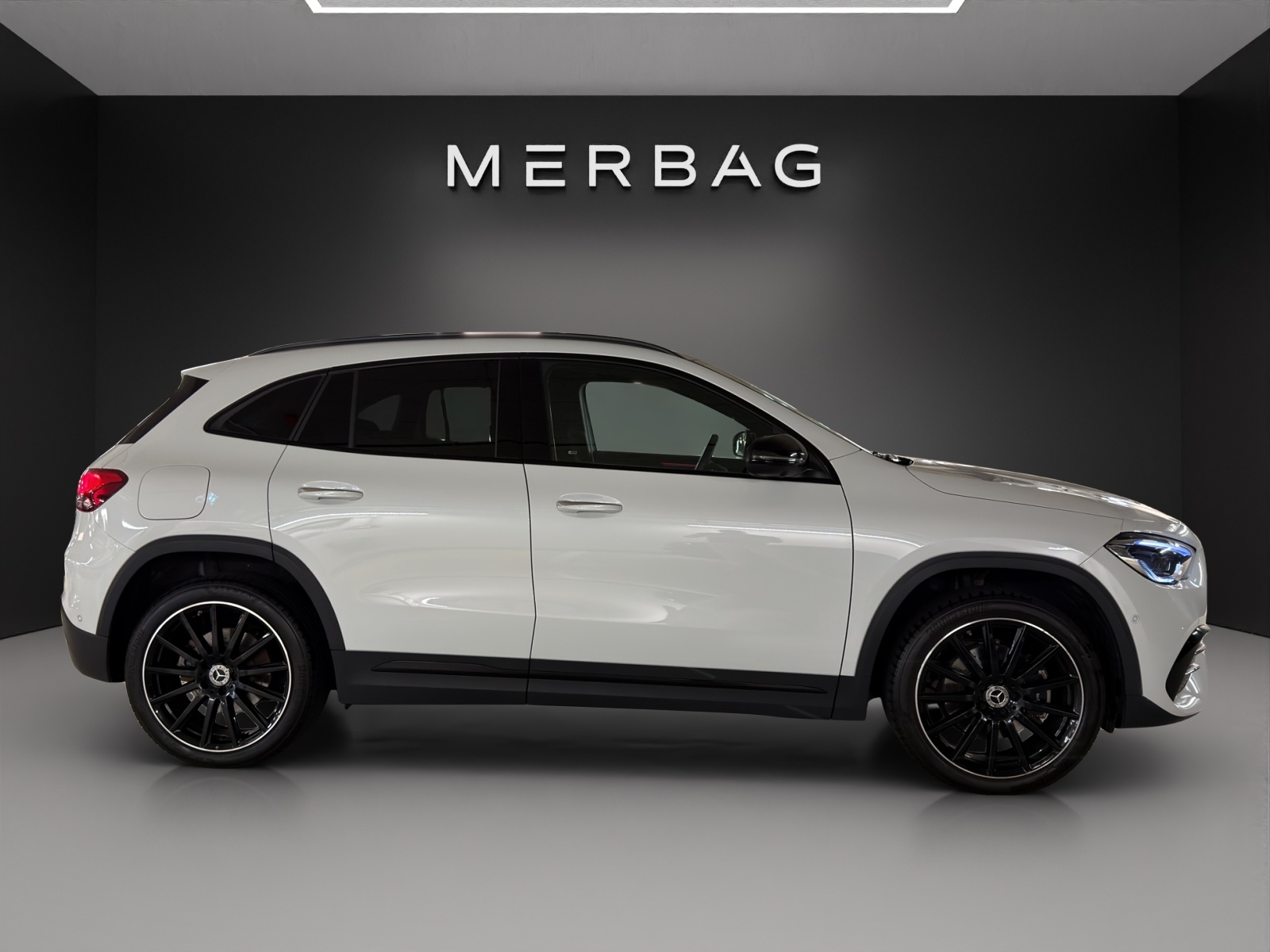 MERCEDES-BENZ GLA 250e AMG Line 8G-DCT-image-7