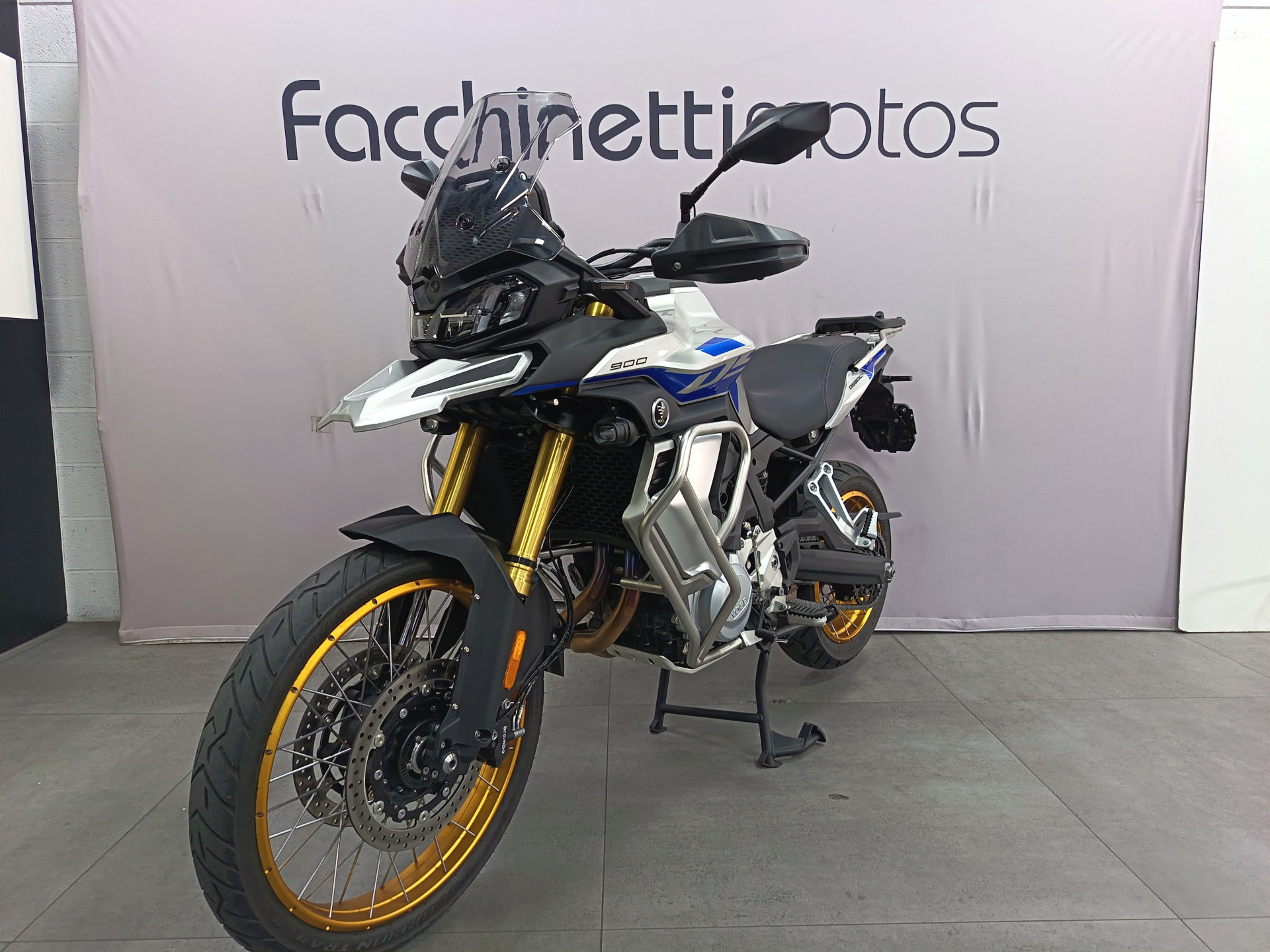 VOGE 900 DSX-image-2
