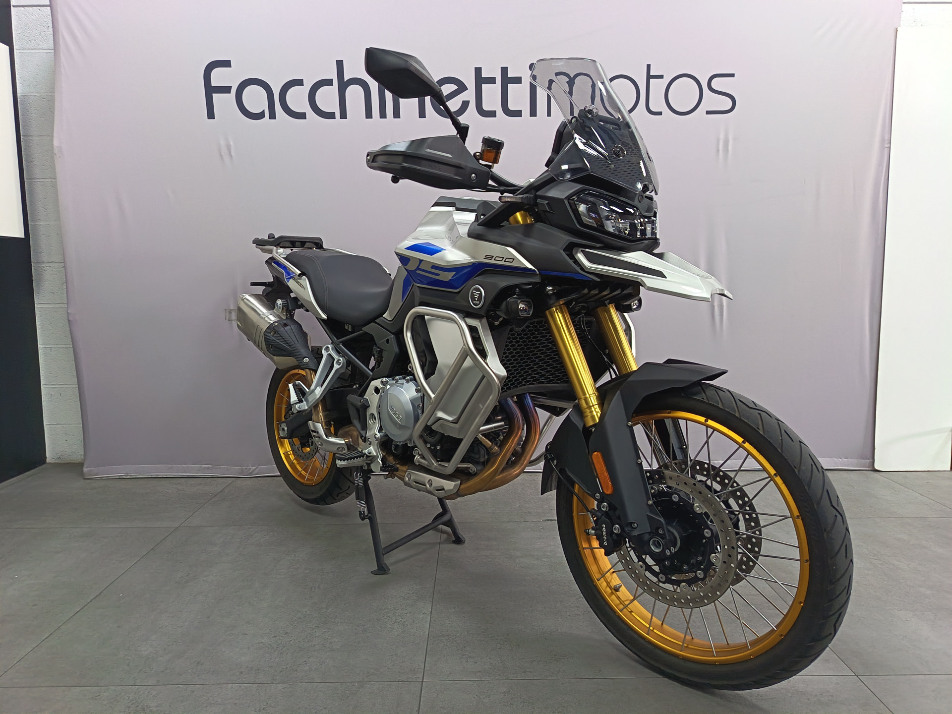VOGE 900 DSX-image-1