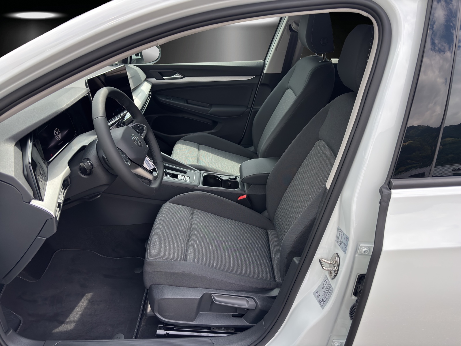 VW Golf 1.5 e TSI mHEV Trend DSG-image-9
