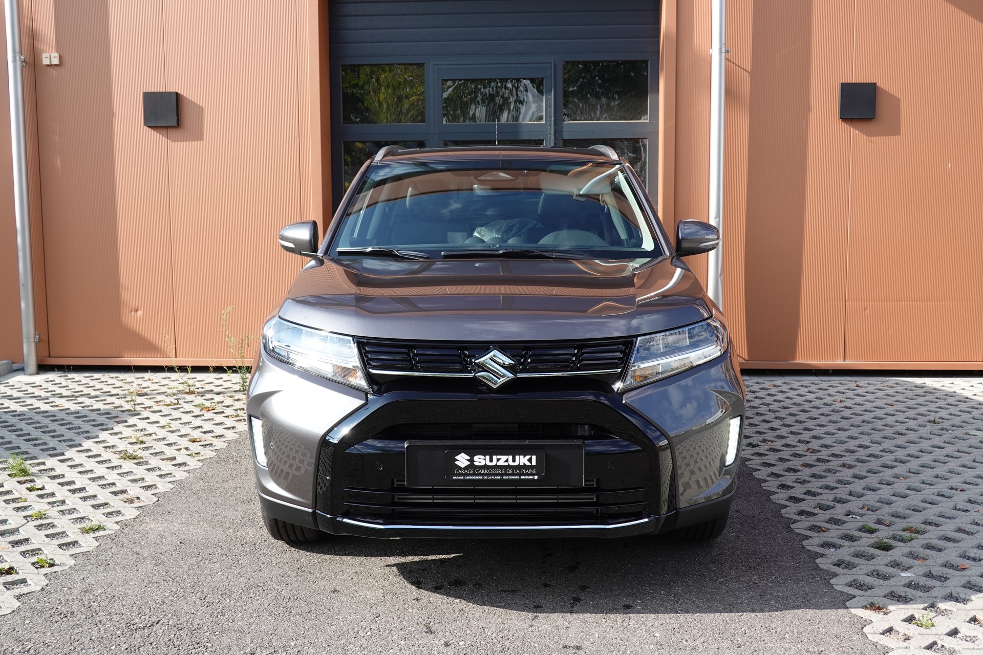 SUZUKI Vitara 1.4 Boosterjet Piz Sulai Top 4x4 Hybrid CH Auto * 3 ans de Garantie * Clim Auto * Keyless * Caméra * Toit ouvrant *-showroom-element-1