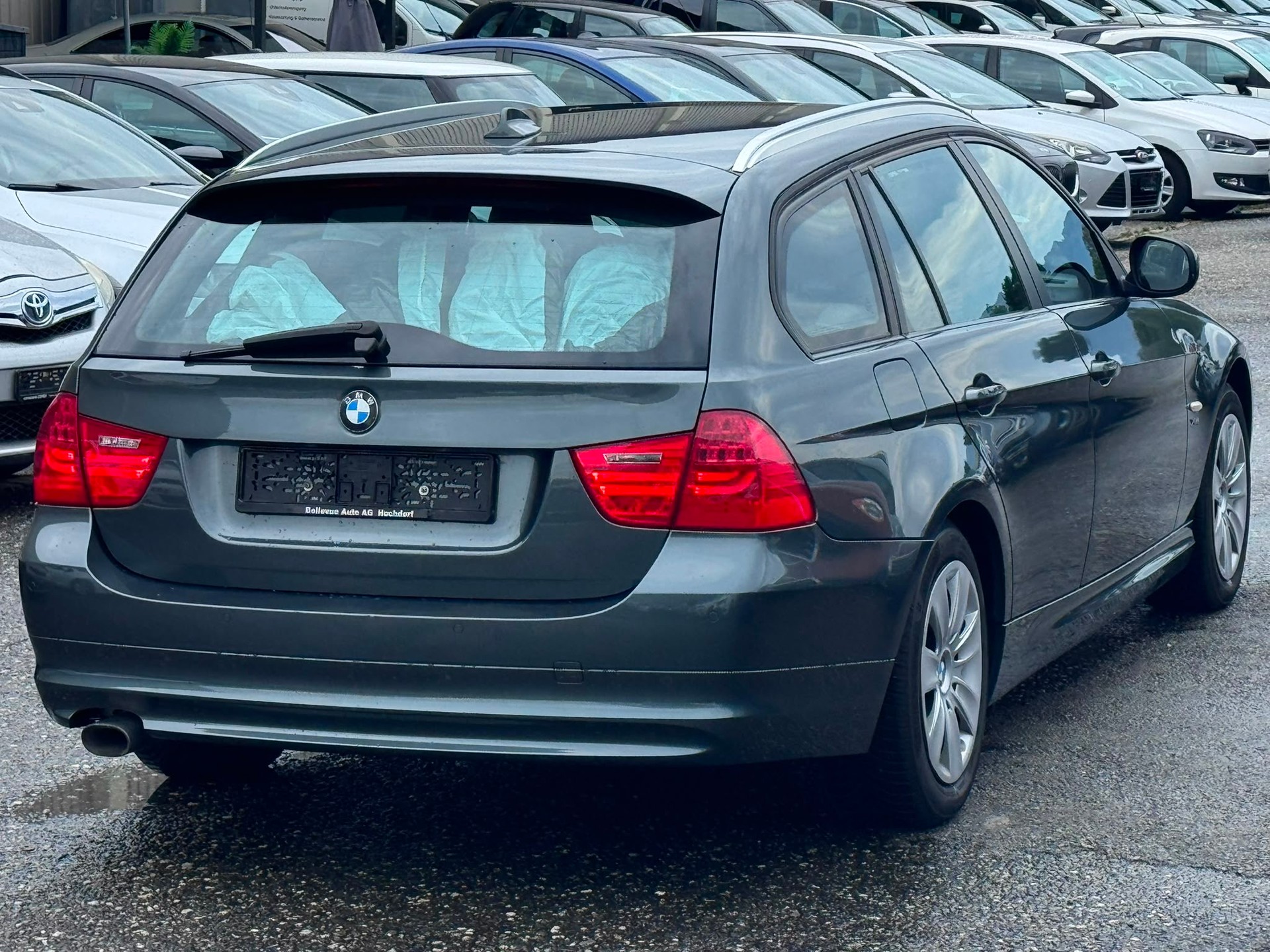 BMW 320d xDrive Touring-image-5