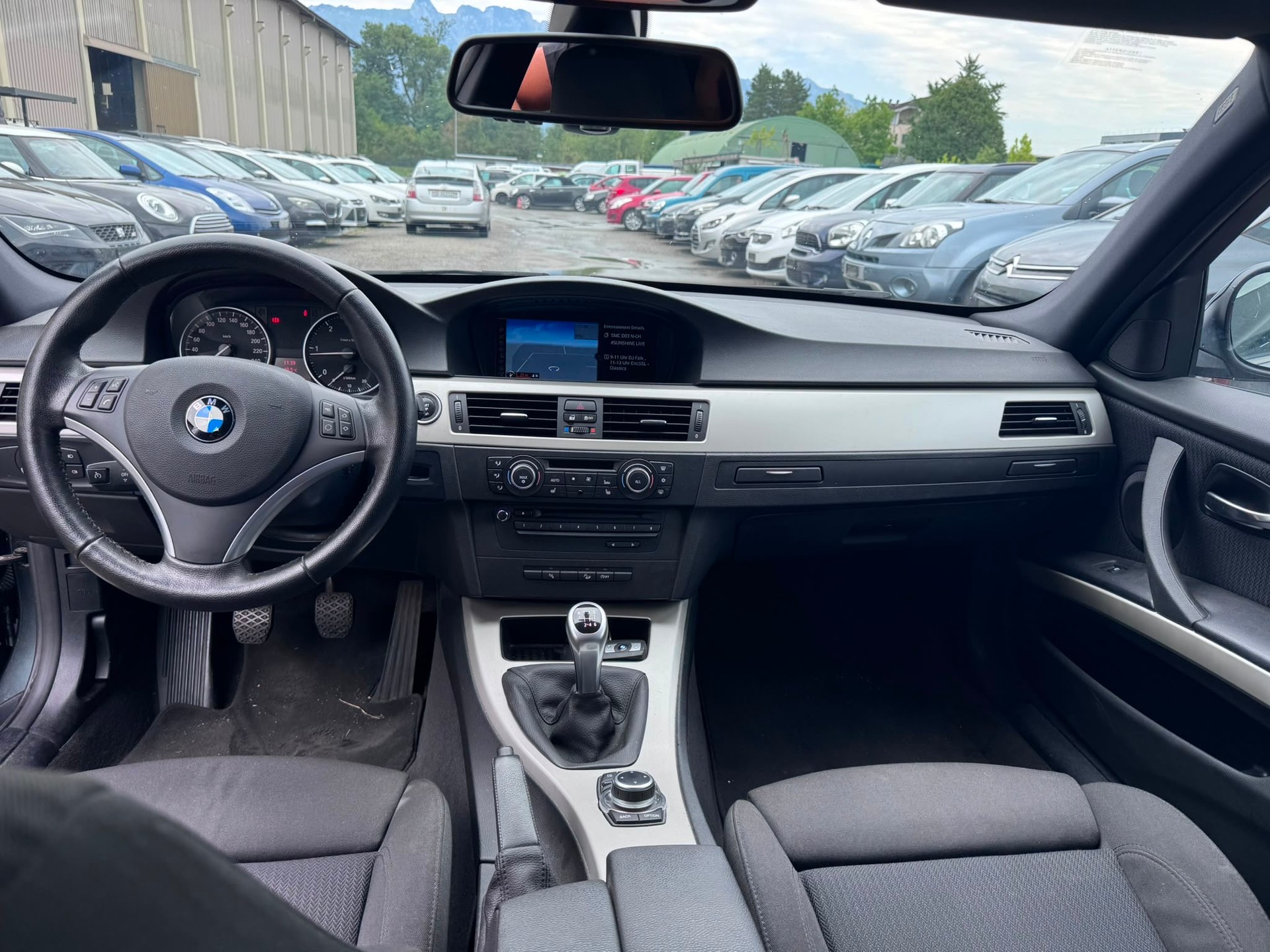 BMW 320d xDrive Touring-image-7