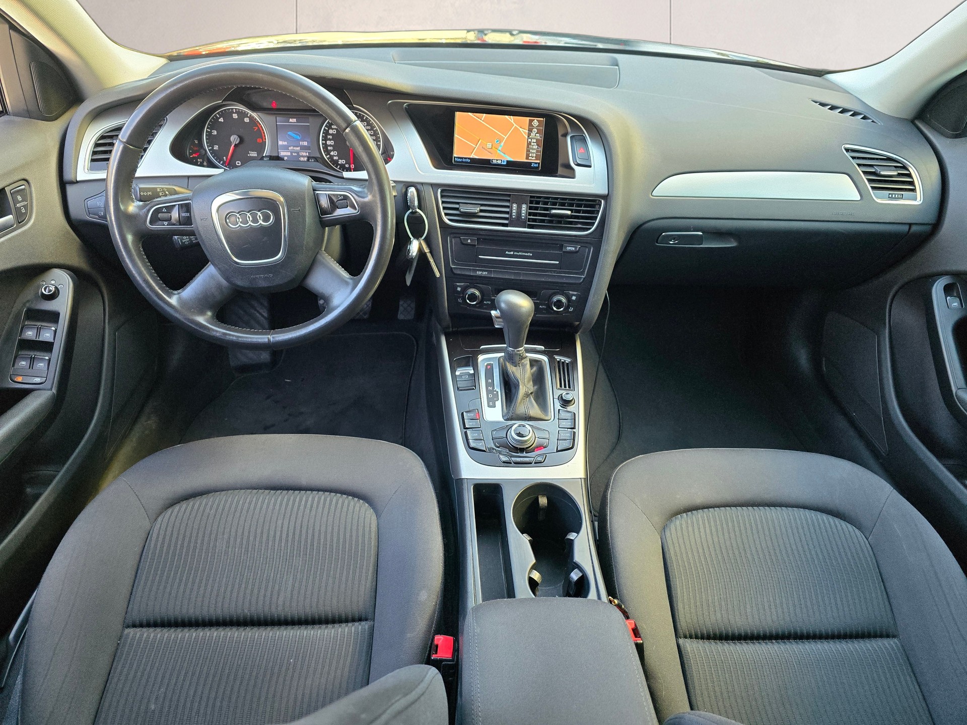 AUDI A4 Avant 1.8 TFSI multitronic-image-9