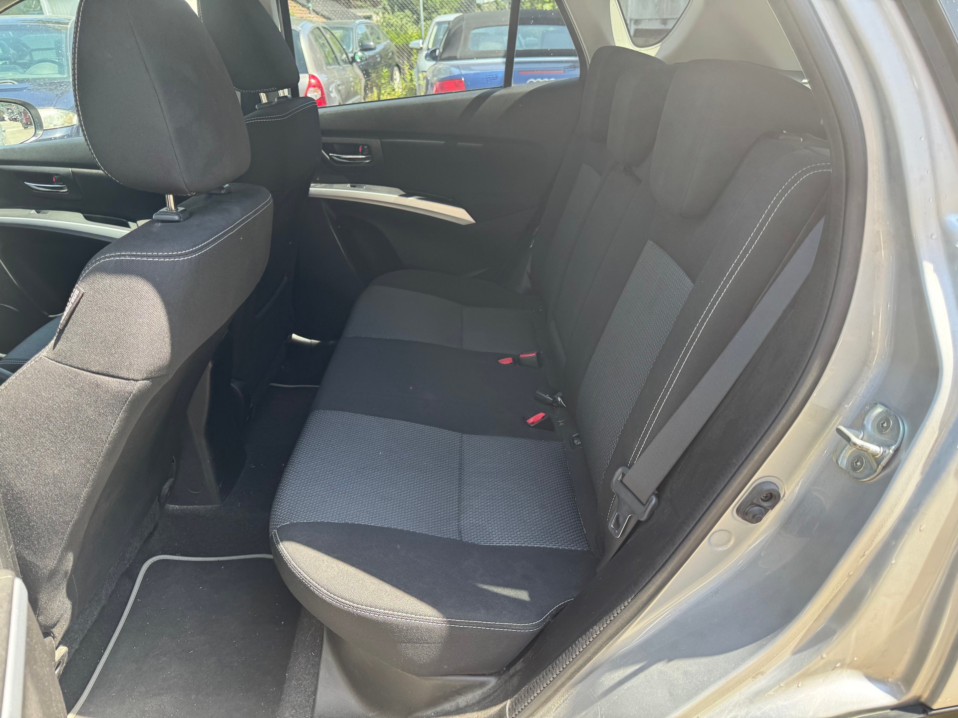 SUZUKI SX4 S-Cross 1.6 TD Compact+ 4WD-image-8