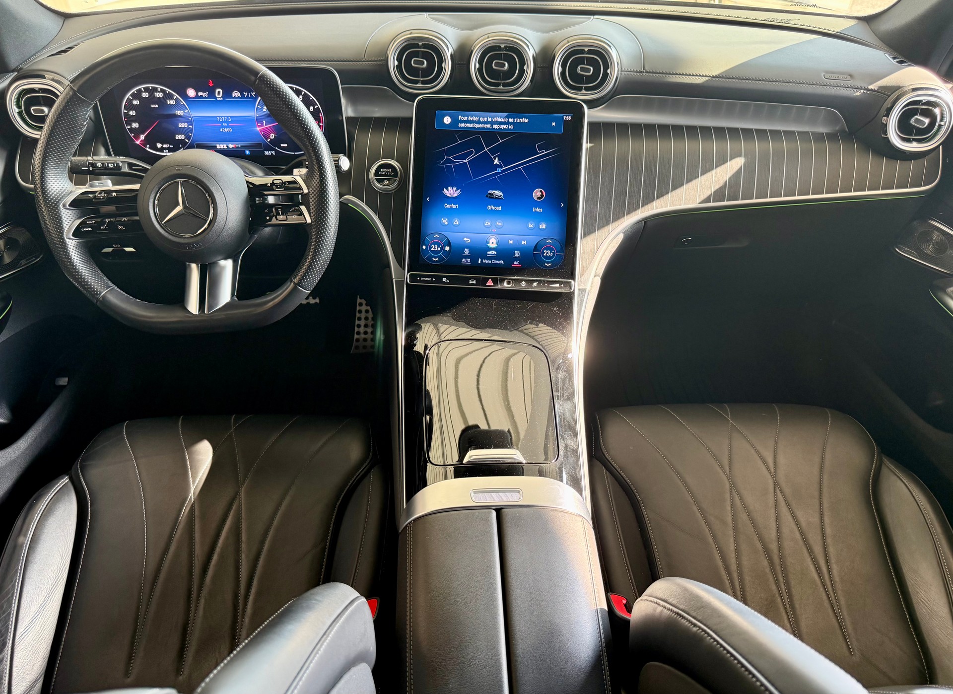 MERCEDES-BENZ GLC 300 AMG Line 4Matic 9G-Tronic-image-14