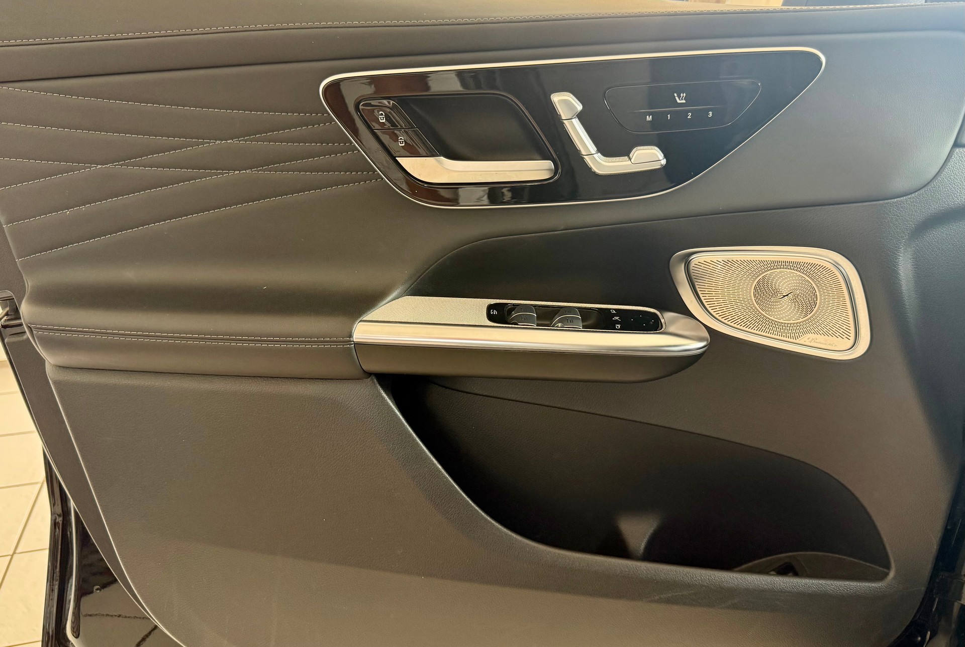 MERCEDES-BENZ GLC 300 AMG Line 4Matic 9G-Tronic-image-20
