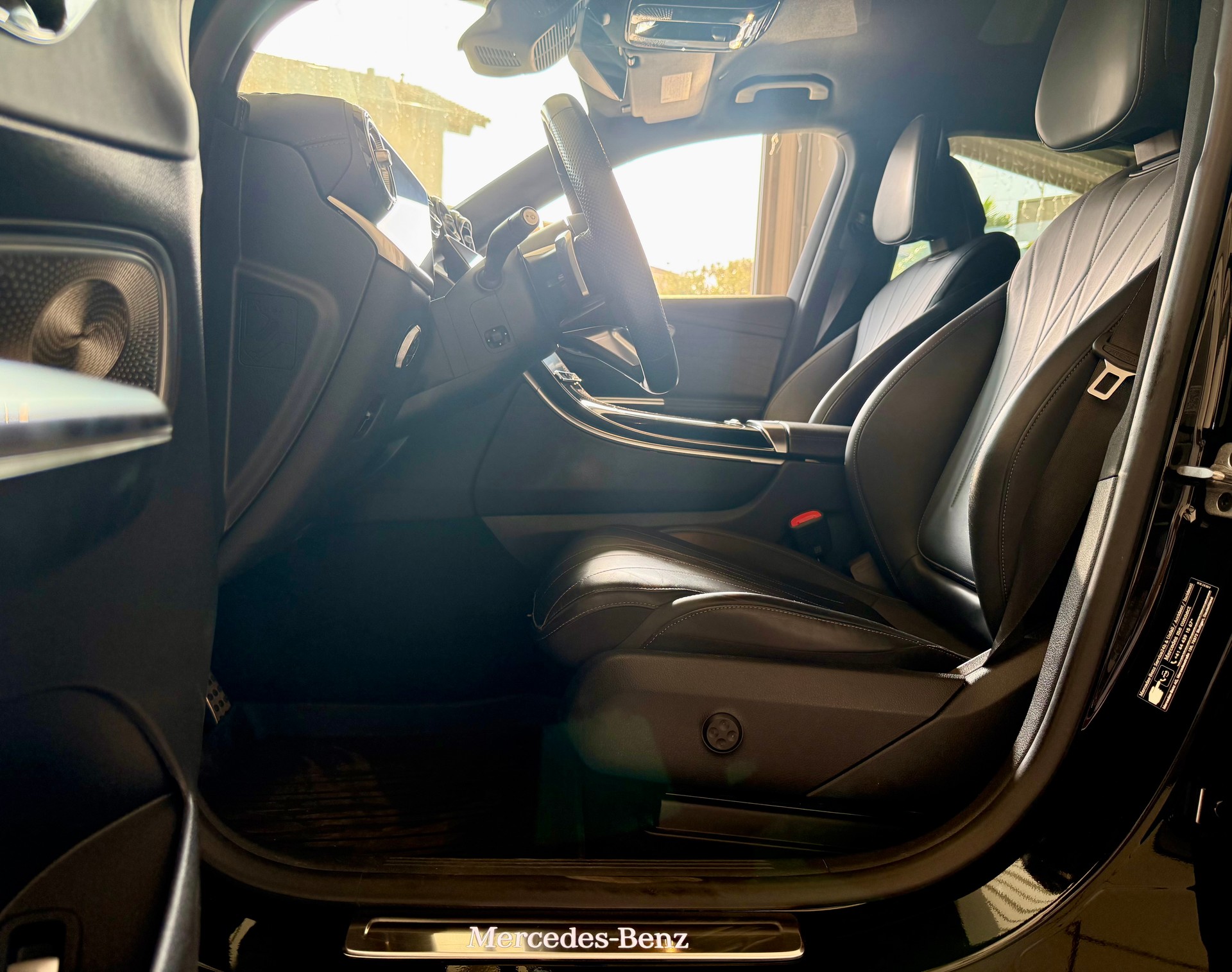 MERCEDES-BENZ GLC 300 AMG Line 4Matic 9G-Tronic-image-11