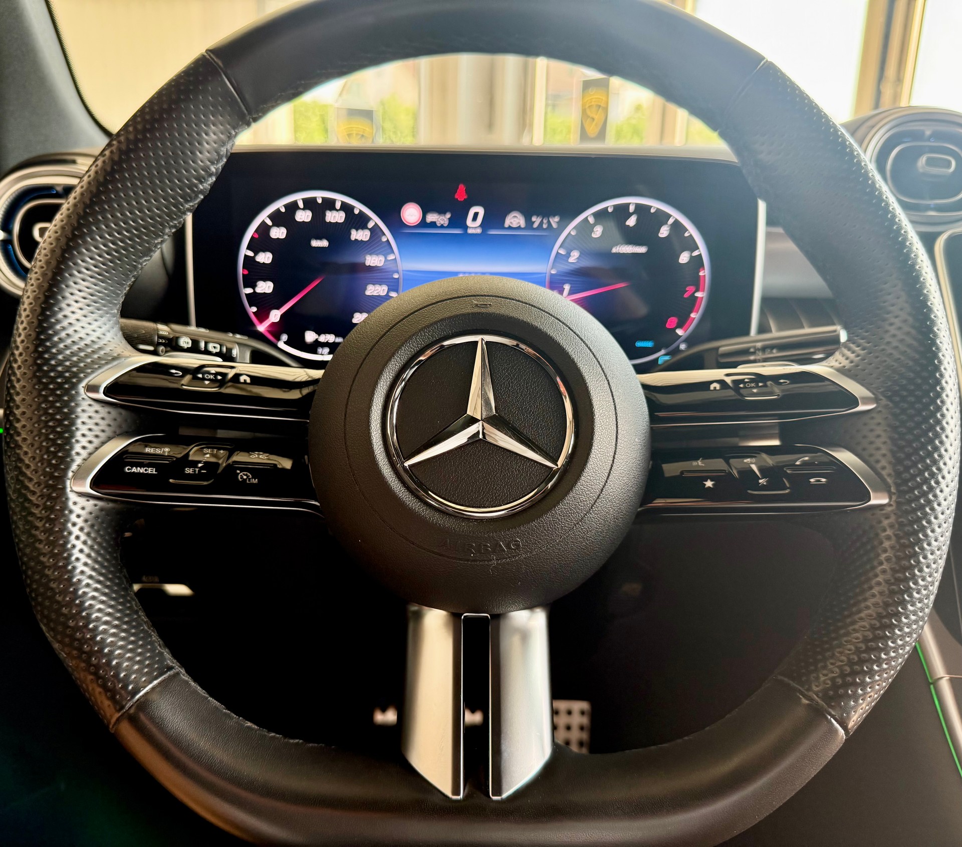 MERCEDES-BENZ GLC 300 AMG Line 4Matic 9G-Tronic-image-15
