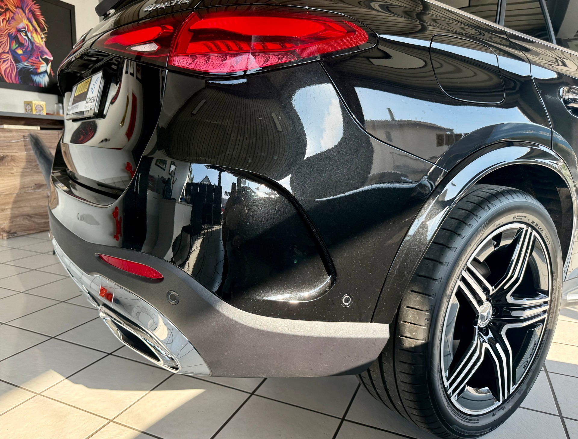 MERCEDES-BENZ GLC 300 AMG Line 4Matic 9G-Tronic-image-10