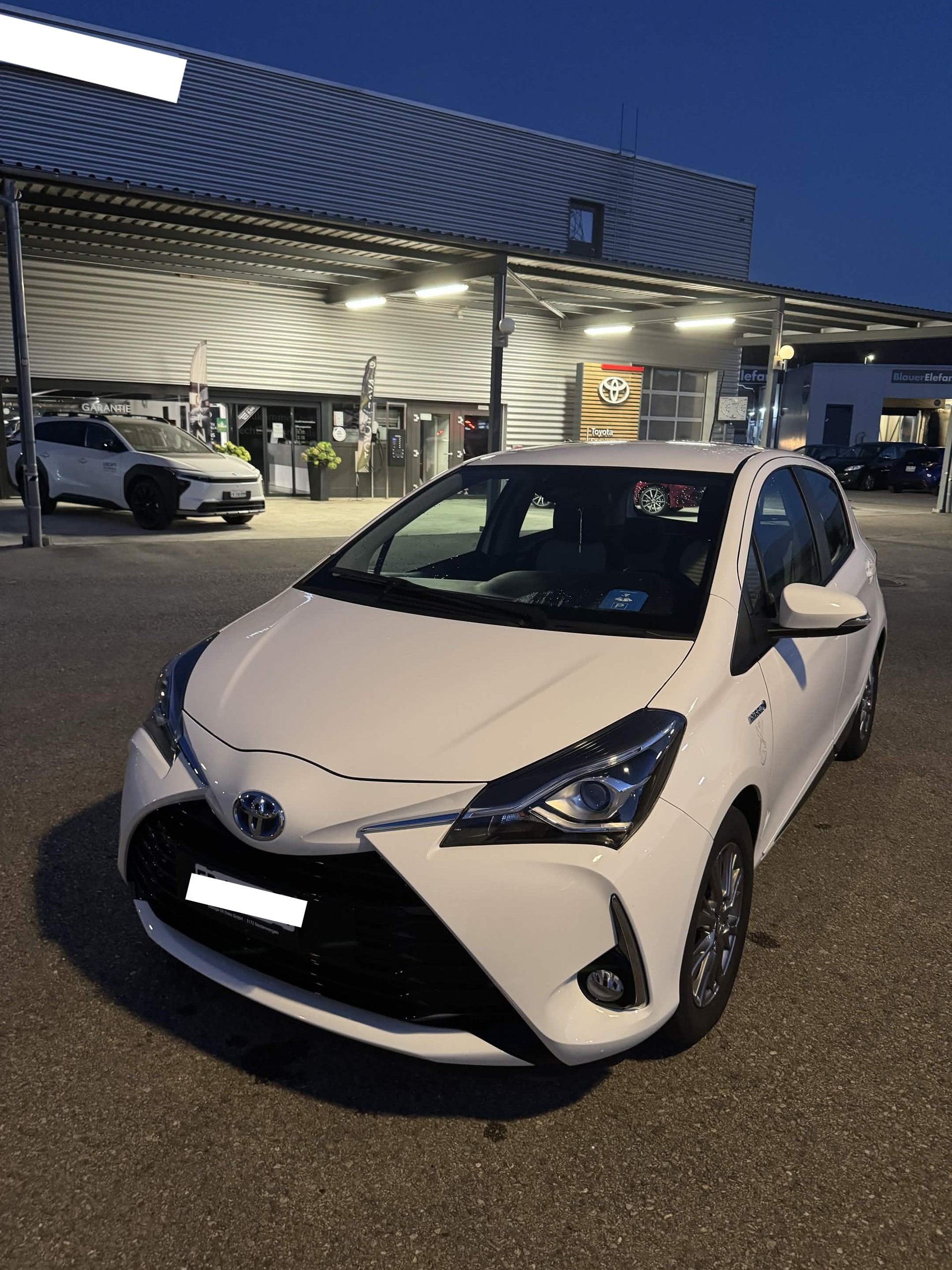 TOYOTA 1.5 VVT-i HSD Trend