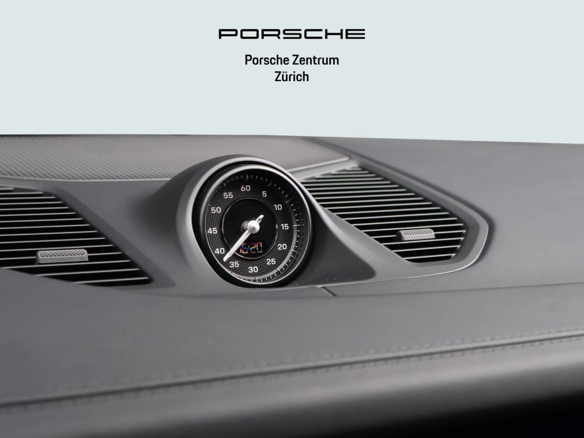 PORSCHE Cayenne S E-Hybrid Black Edition-image-23