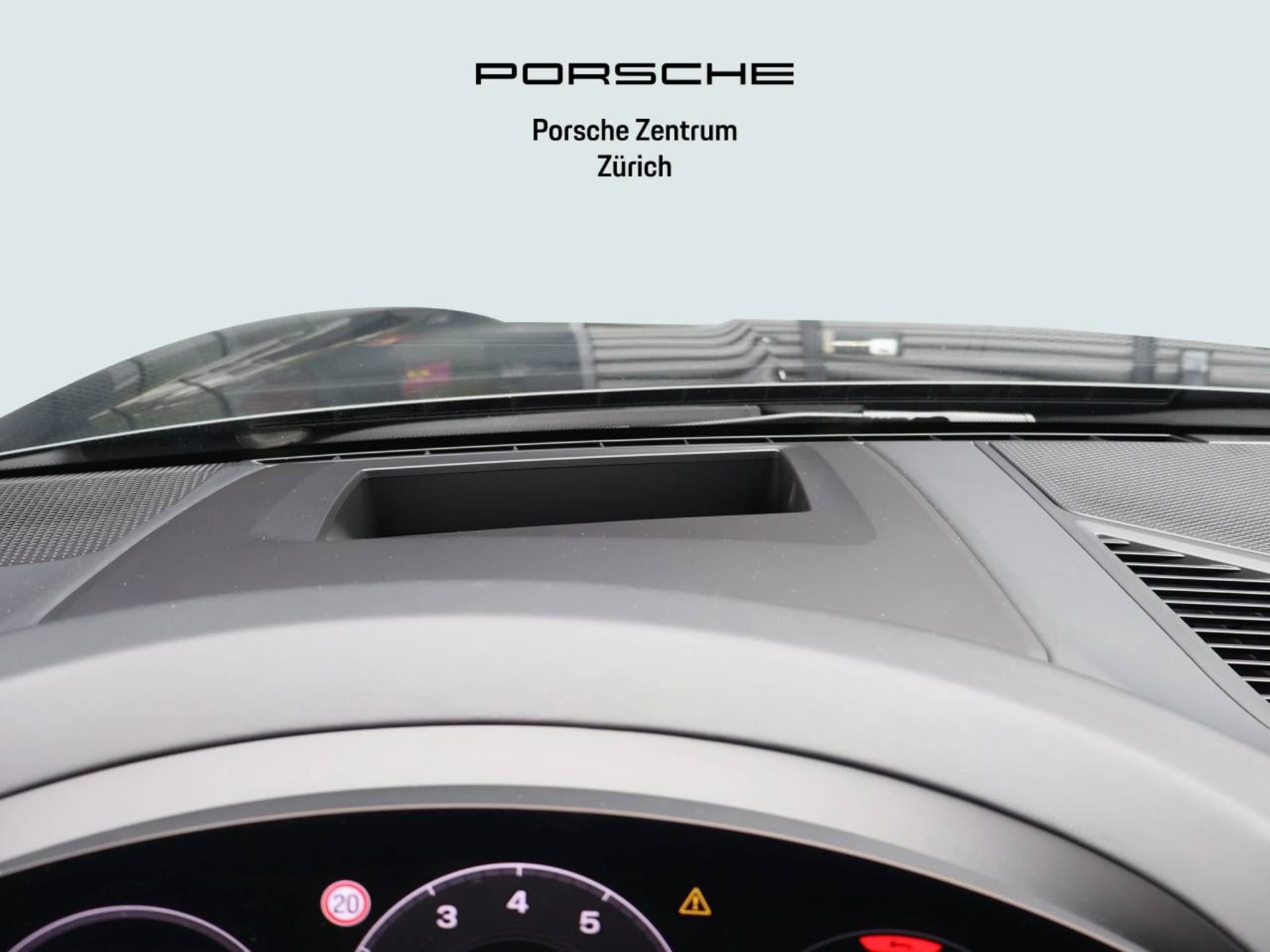 PORSCHE Cayenne S E-Hybrid Black Edition-image-24