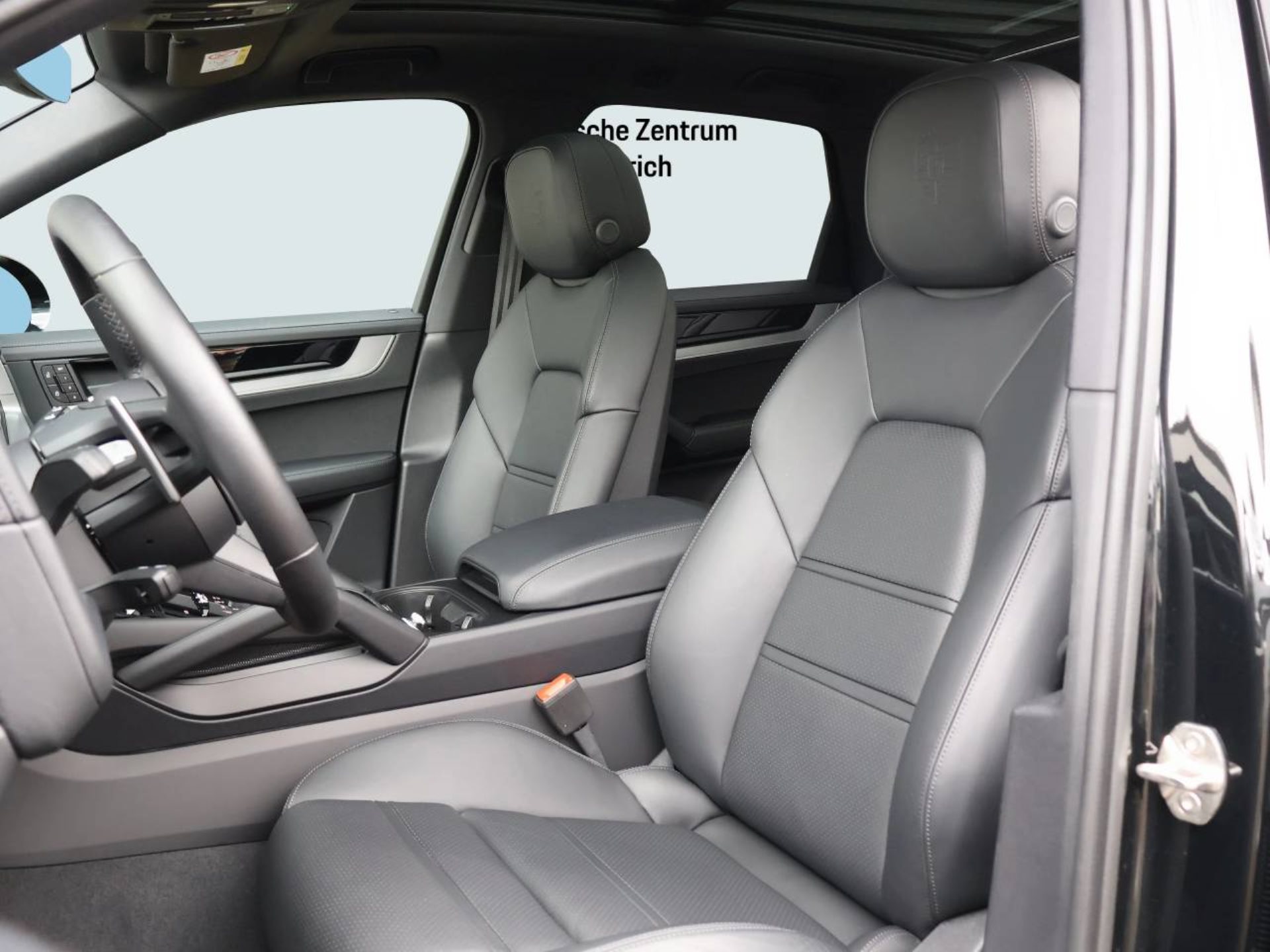 PORSCHE Cayenne S E-Hybrid Black Edition-image-4
