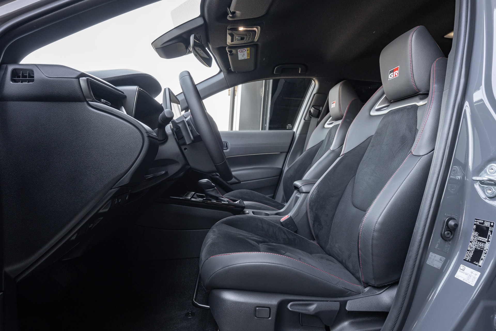 TOYOTA Corolla Cross 2.0 GR Sport e-CVT-image-9