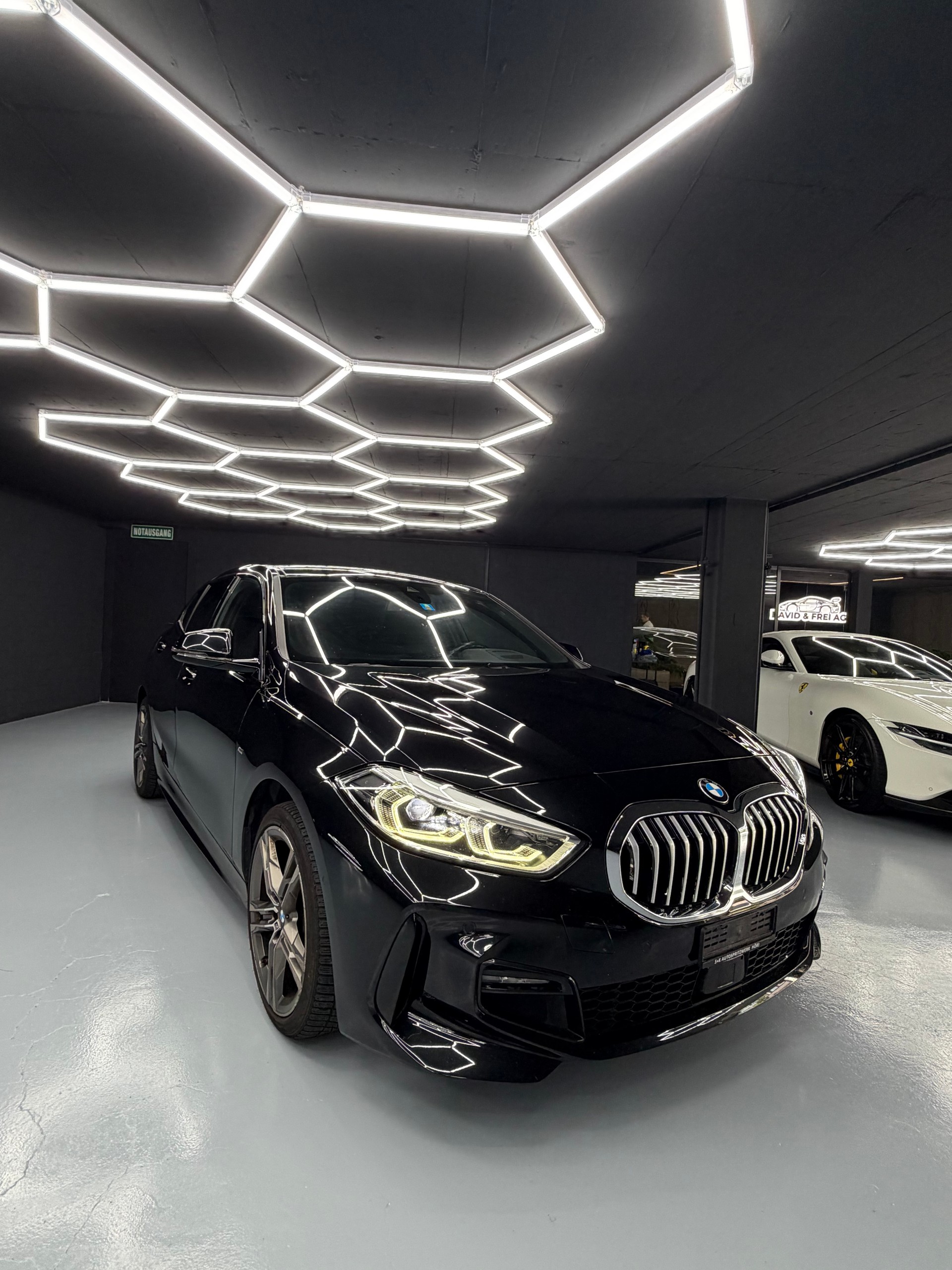 BMW 120d xDrive Steptronic M Sport-showroom-element-1