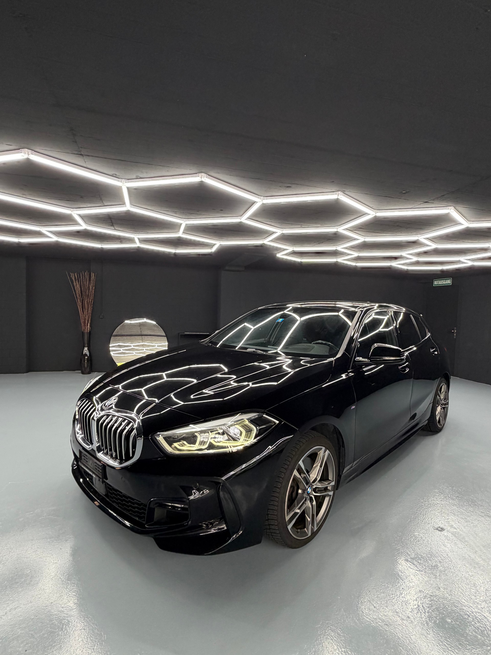 BMW 120d xDrive Steptronic M Sport-showroom-element-2