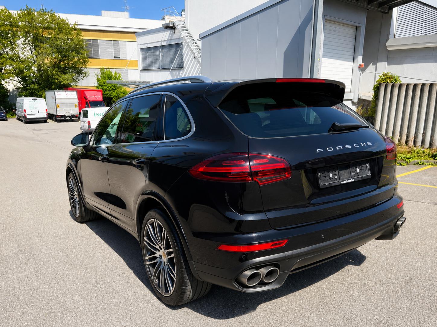 PORSCHE Cayenne S Diesel-showroom-element-2