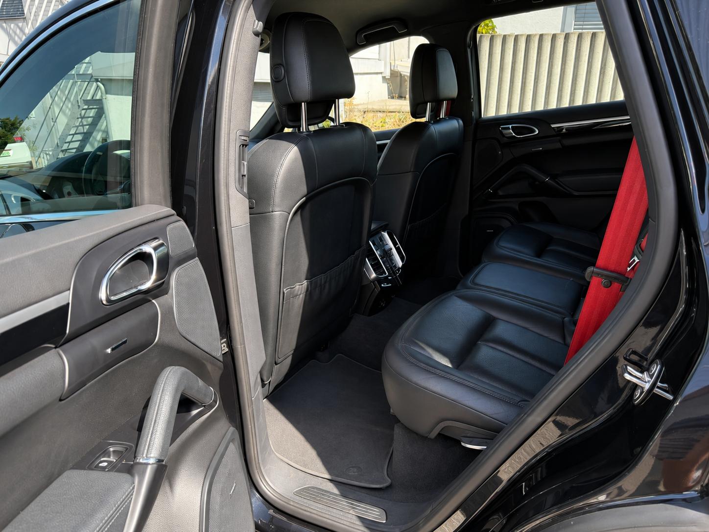 PORSCHE Cayenne S Diesel-image-18
