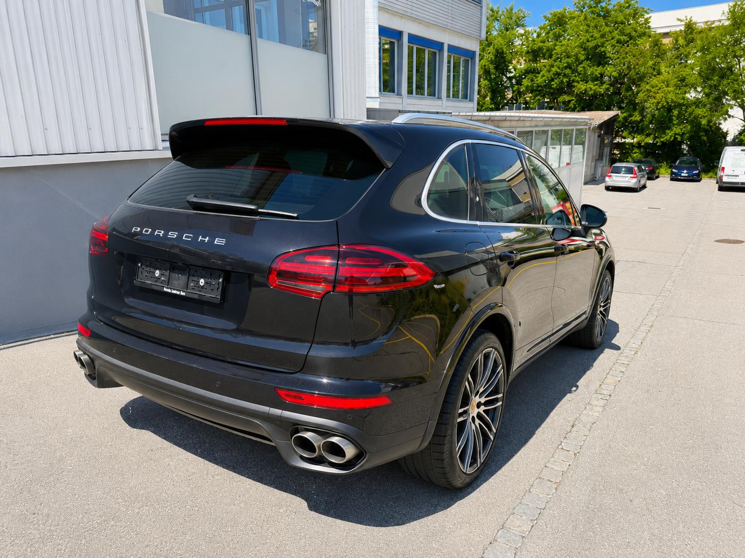 PORSCHE Cayenne S Diesel-showroom-element-3