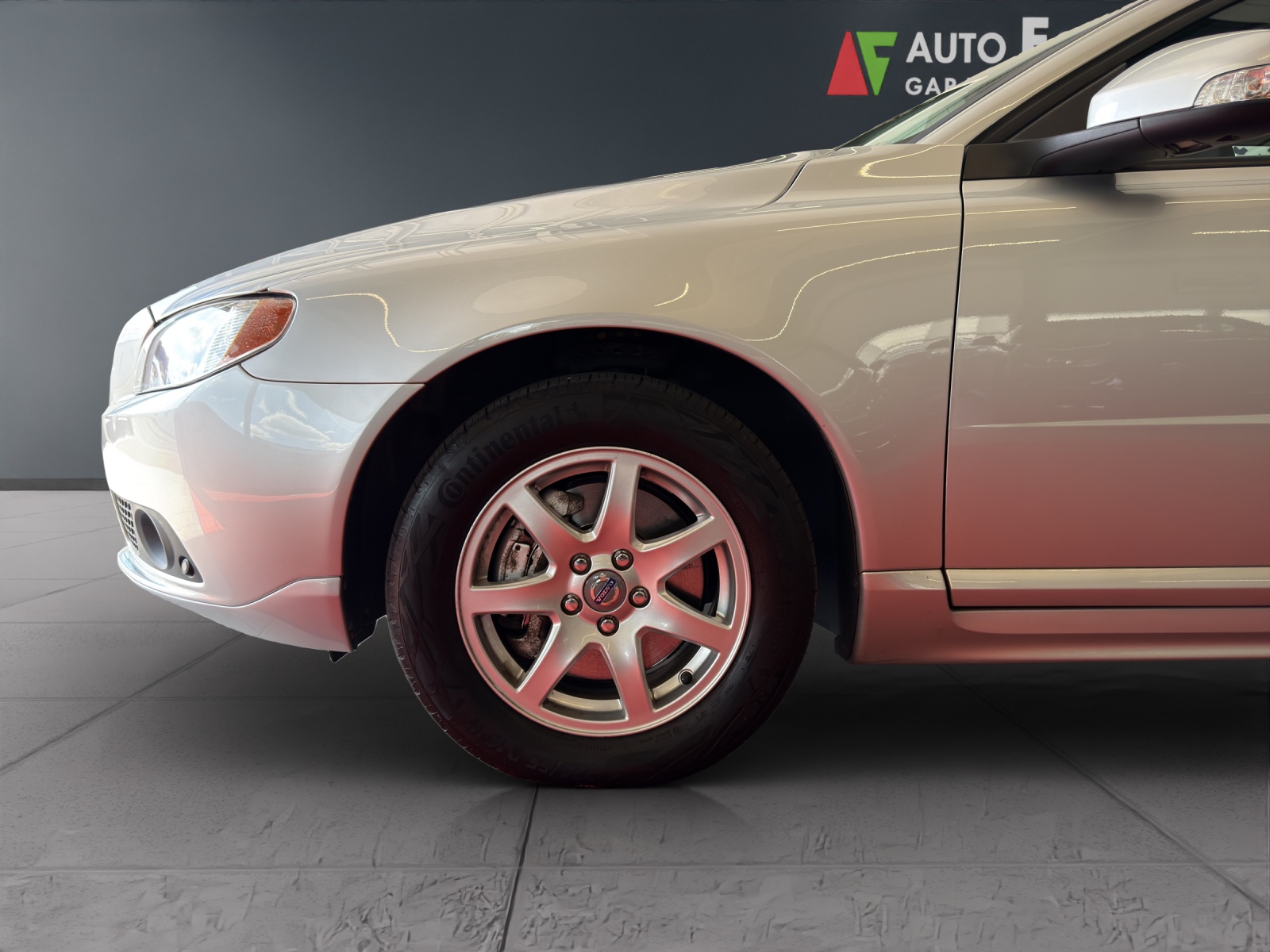 VOLVO V70 D5 Momentum Geartronic-image-10