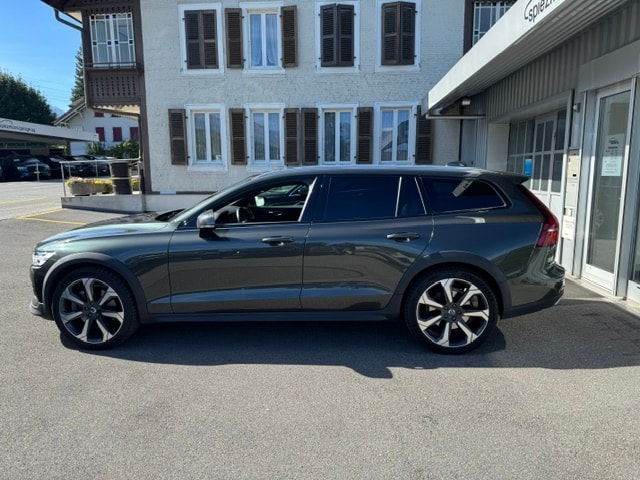 VOLVO V60 Cross Country 2.0 D4 AWD-image-5
