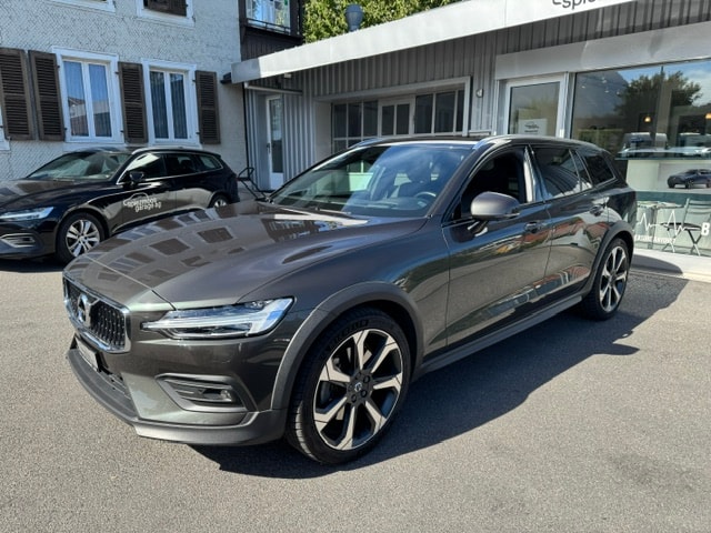 VOLVO V60 Cross Country 2.0 D4 AWD-image-6