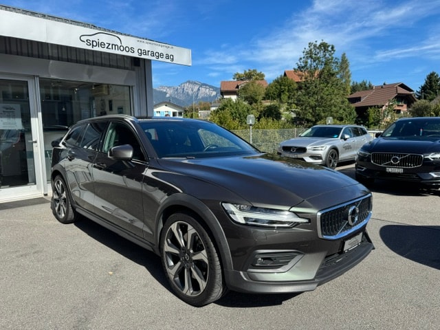 VOLVO V60 Cross Country 2.0 D4 AWD-image-1
