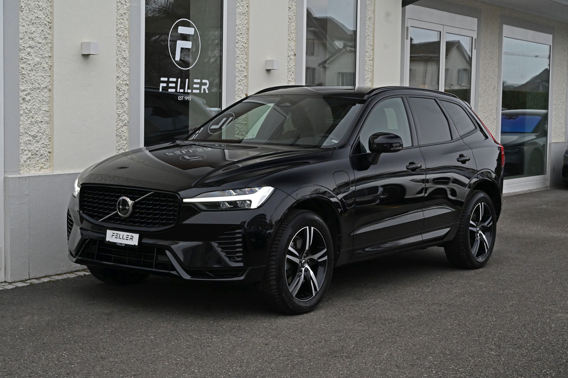 VOLVO XC60 T6 eAWD R-Design Dark Geartronic