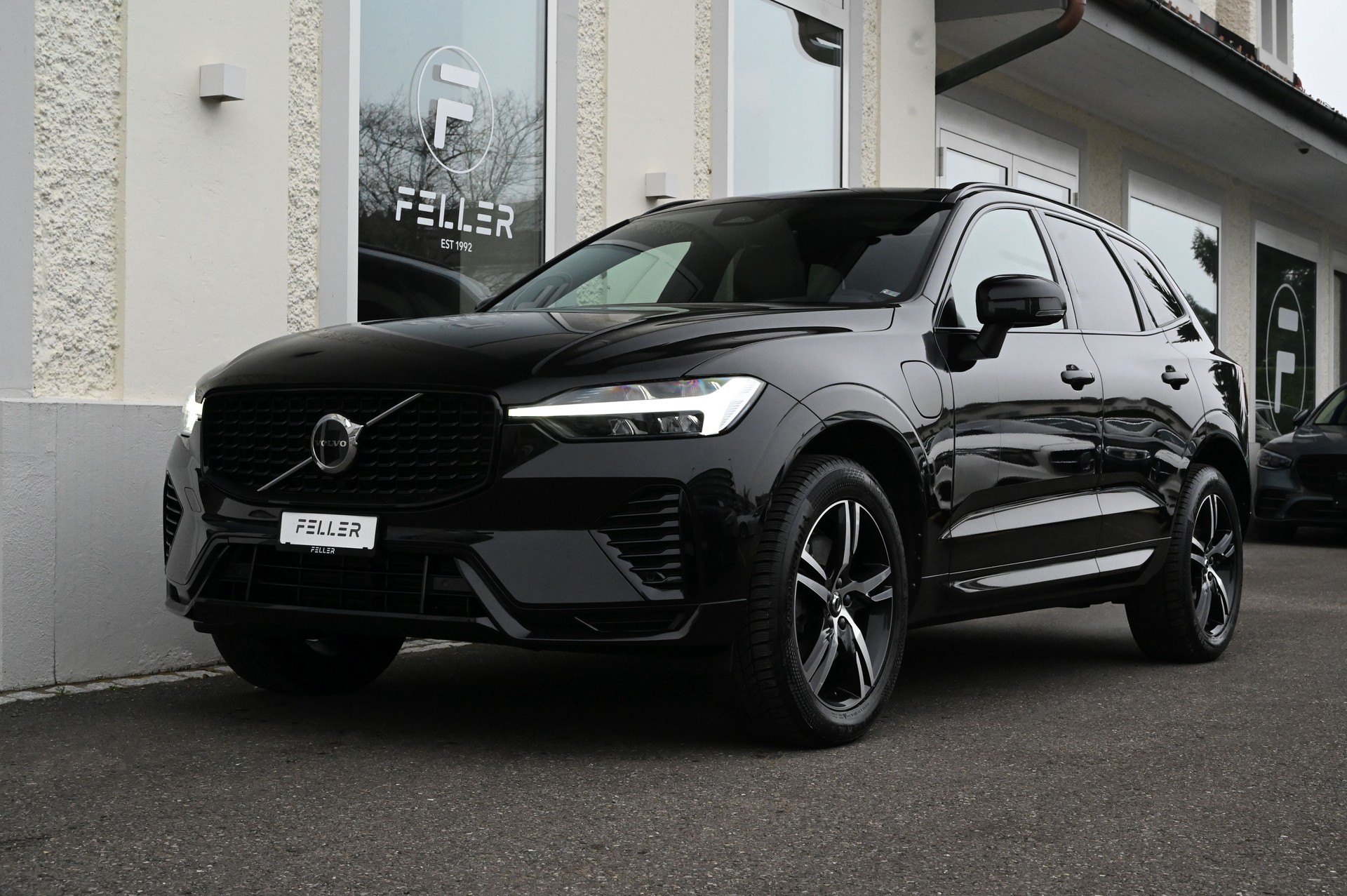 VOLVO XC60 T6 eAWD R-Design Dark Geartronic-showroom-element-1