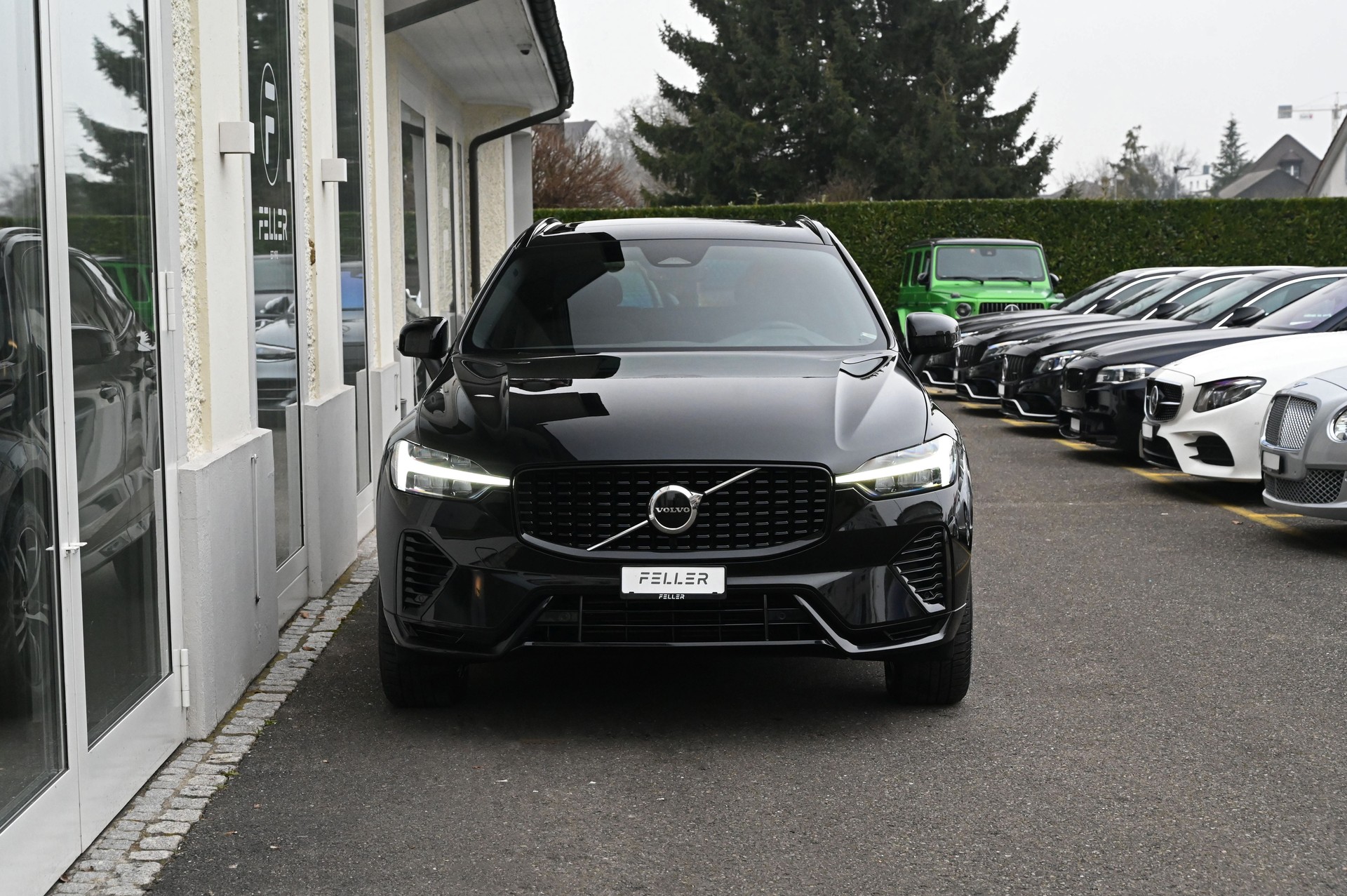 VOLVO XC60 T6 eAWD R-Design Dark Geartronic-showroom-element-2
