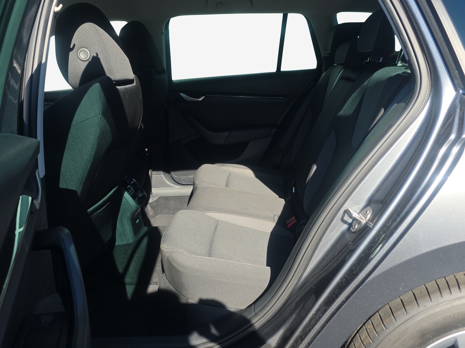 SKODA Octavia Combi 1.5 TSI mHEV DSG Dynamic-image-11
