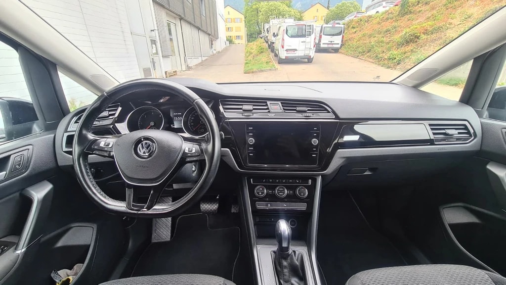 VW Touran 2.0 TDI BlueMotion Technology Comfortline DSG ** 7-Plätzer ** Gr-Navi ** RF-Kamera ** ACC ** Sitzheizung ** Ab MFK **-image-13