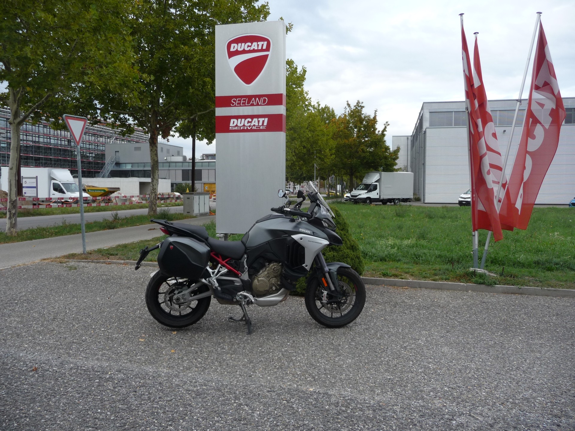 DUCATI Multistrada V4 S Travel & Radar-image-2