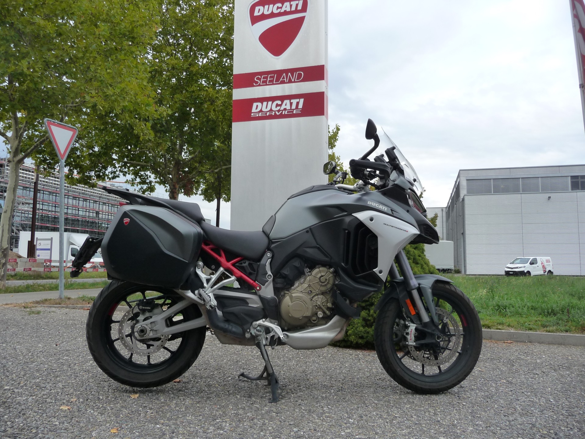 DUCATI Multistrada V4 S Travel & Radar-image-0