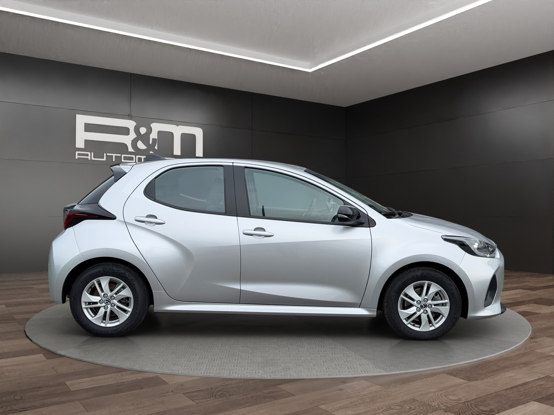 MAZDA 2 Hybrid Centre-line-showroom-element-2