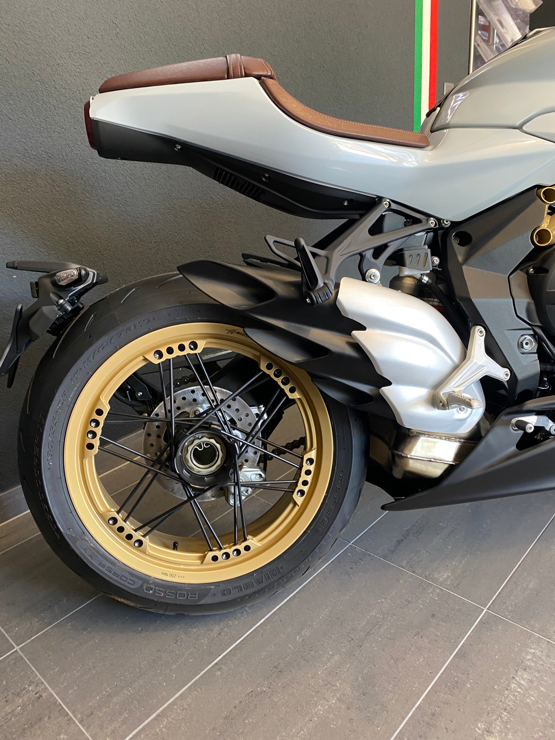 MV AGUSTA Superveloce S 800-image-2