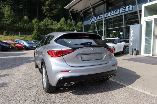 INFINITI Q30 2.2d Premium Tech AWD-image-4